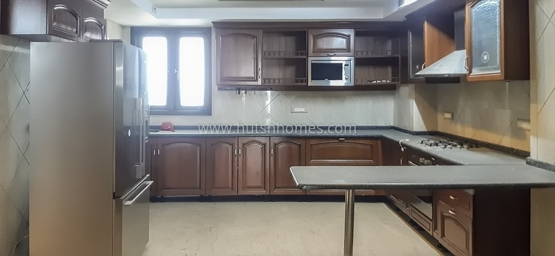 5 BHK Condo For Rent in National Highway 8