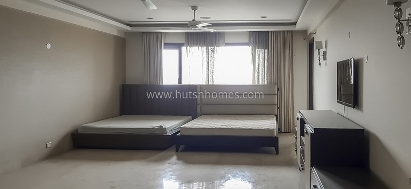 5 BHK Condo For Rent in National Highway 8