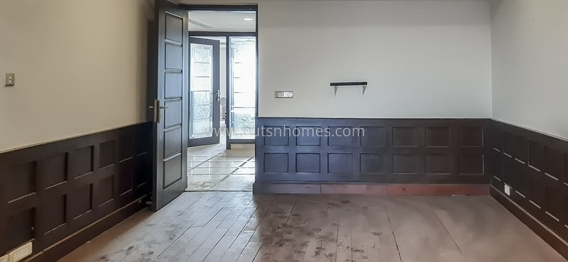 5 BHK Condo For Rent in National Highway 8