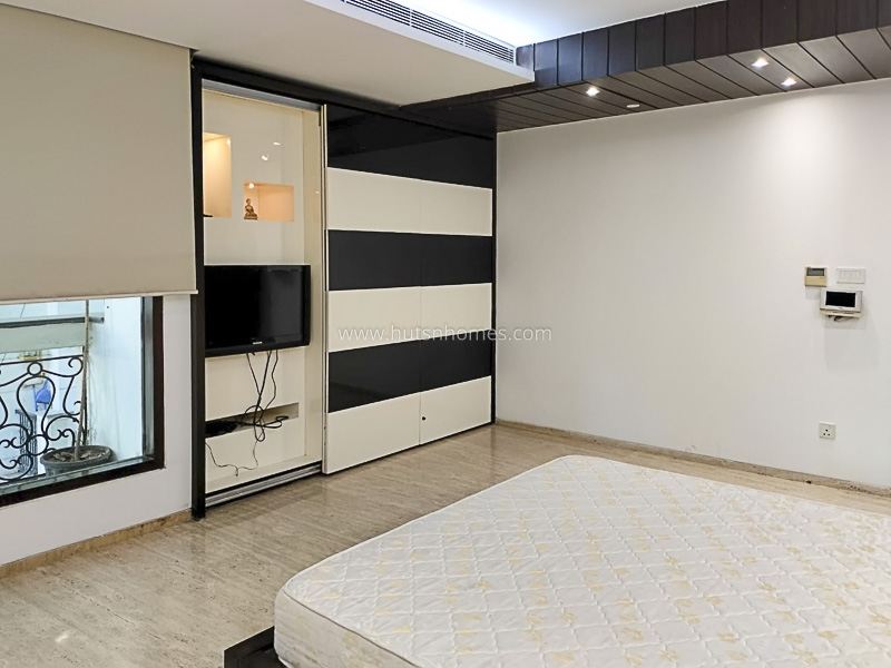 4 BHK Flat For Sale in Vasant Vihar