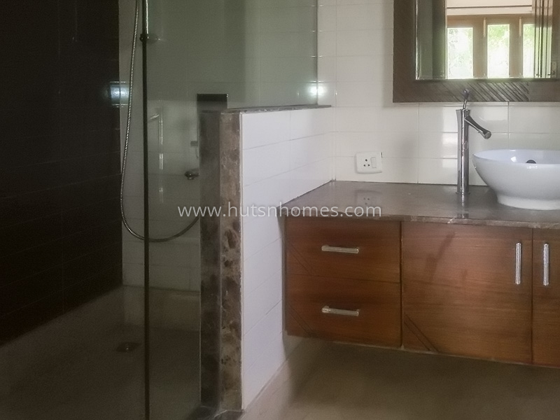 4 BHK Flat For Rent in Panchsheel Park