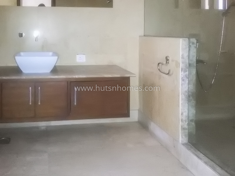 4 BHK Flat For Rent in Panchsheel Park