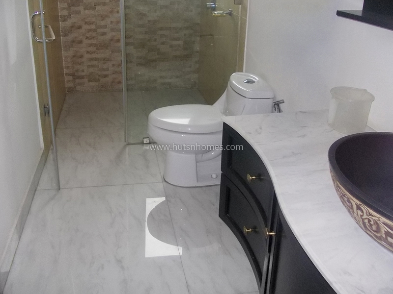 2 BHK Flat For Sale in Nizamuddin East