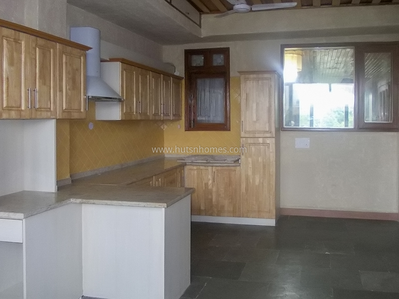 2 BHK Flat For Sale in Nizamuddin East