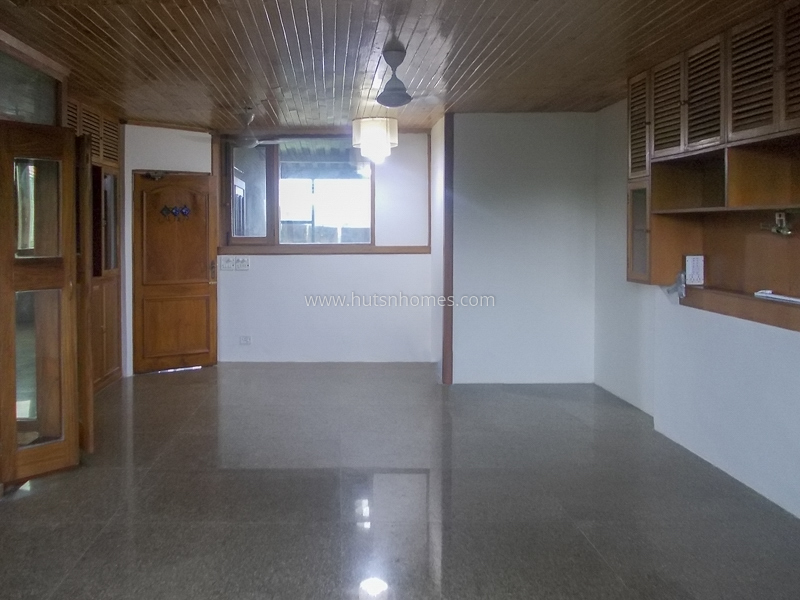 2 BHK Flat For Sale in Nizamuddin East