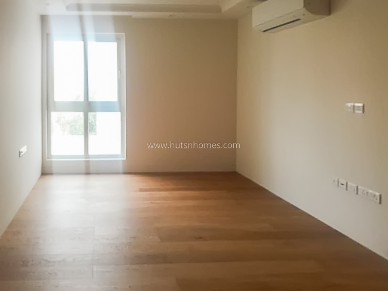 4 BHK Flat For Sale in Vasant Vihar