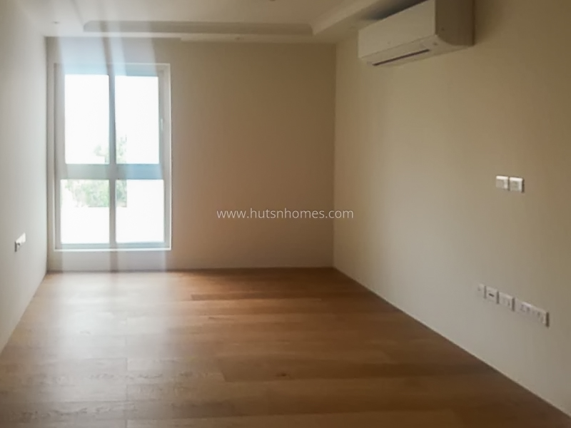 4 BHK Flat For Sale in Vasant Vihar