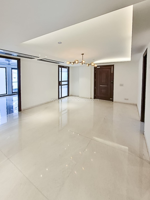 16 BHK House For Sale in Safdarjung Enclave