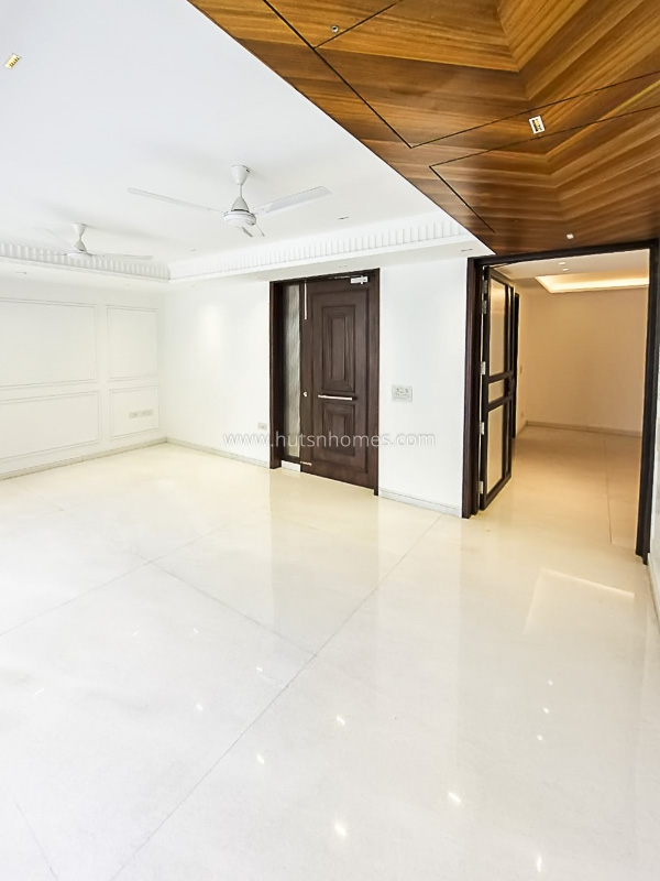 16 BHK House For Sale in Safdarjung Enclave