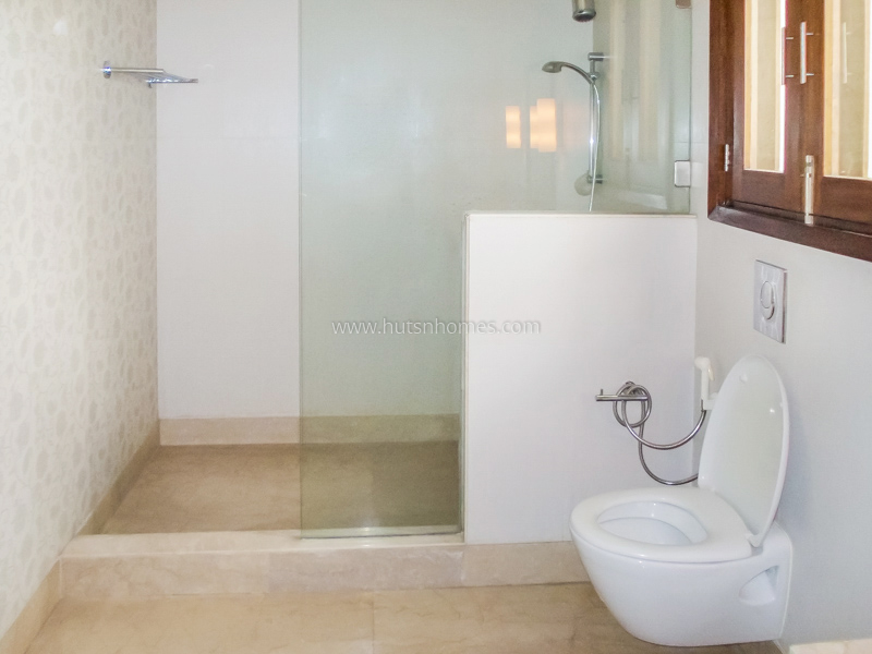 4 BHK Flat For Sale in West End Colony