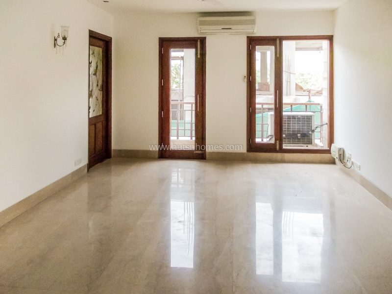 4 BHK Flat For Sale in West End Colony