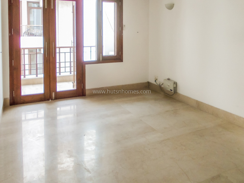 4 BHK Flat For Sale in West End Colony