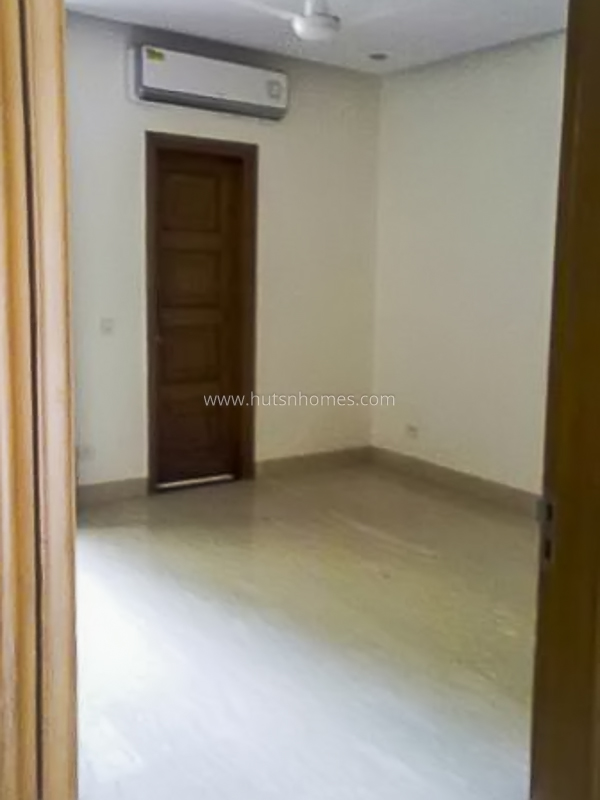 3 BHK Builder Floor For Sale in Nizamuddin East