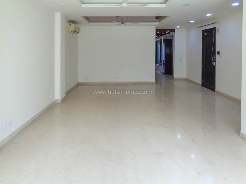 4 BHK Flat For Sale in Navjeevan Vihar