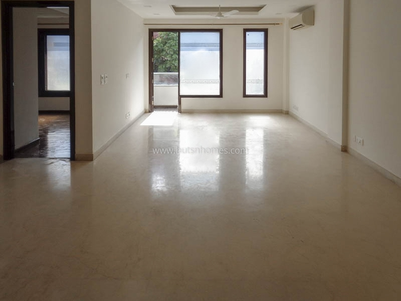 4 BHK Flat For Sale in Navjeevan Vihar