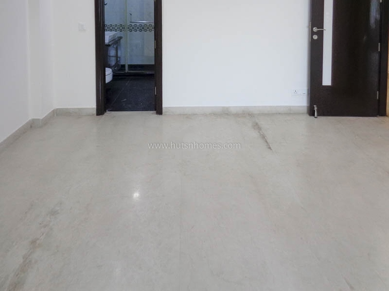 4 BHK Flat For Sale in Navjeevan Vihar