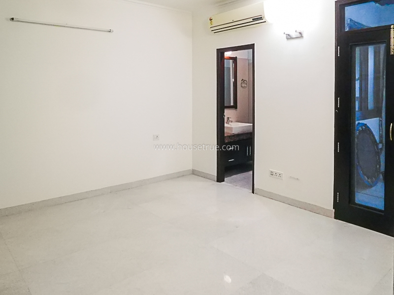 3 BHK Flat For Rent in Defence Colony