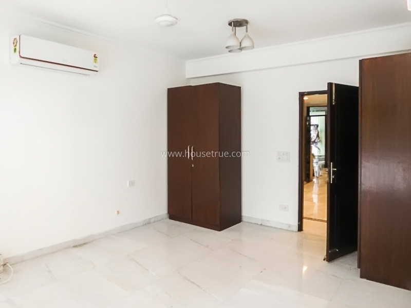 3 BHK Flat For Rent in Defence Colony