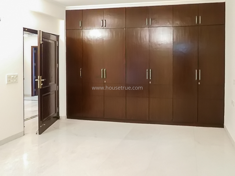 3 BHK Flat For Rent in Defence Colony