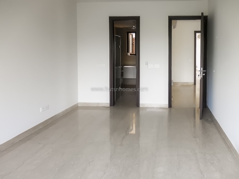 3 BHK Flat For Sale in Chanakyapuri