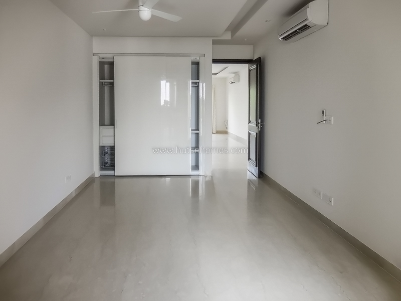 3 BHK Flat For Sale in Chanakyapuri