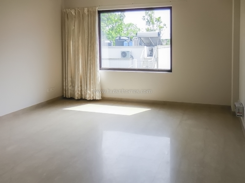 3 BHK Flat For Sale in Chanakyapuri