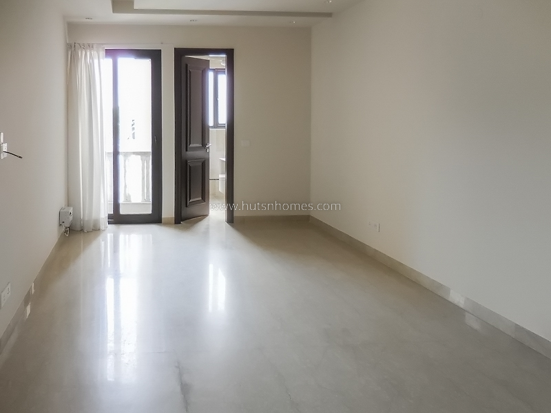 3 BHK Flat For Sale in Chanakyapuri