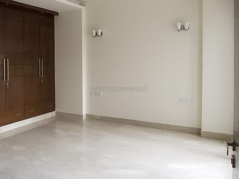 3 BHK Flat For Sale in Defence Colony