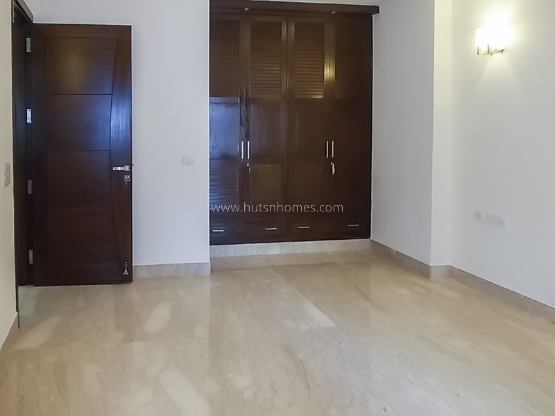 3 BHK Flat For Sale in Defence Colony