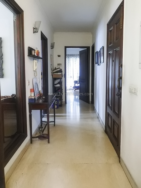 3 BHK Flat For Sale in Nizamuddin East