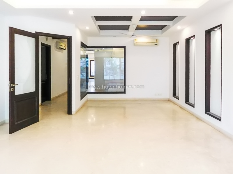 4 BHK Flat For Sale in New Friends Colony