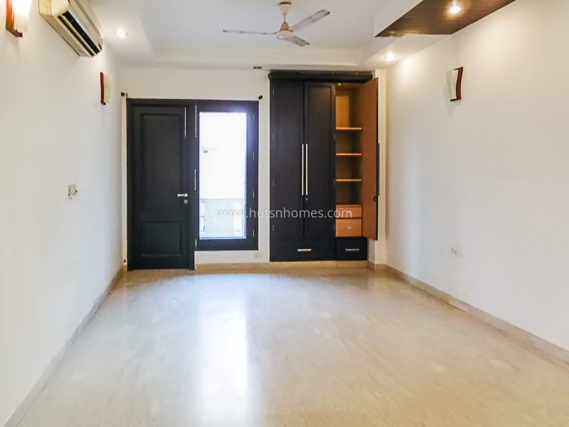 4 BHK Flat For Sale in New Friends Colony