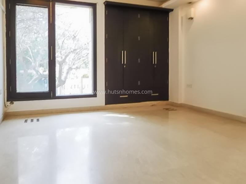 4 BHK Flat For Sale in New Friends Colony