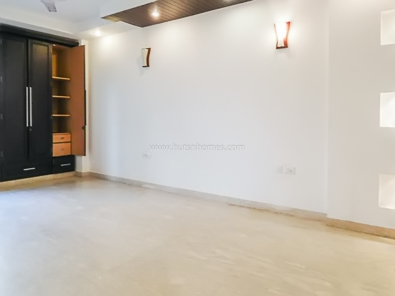 4 BHK Flat For Sale in New Friends Colony