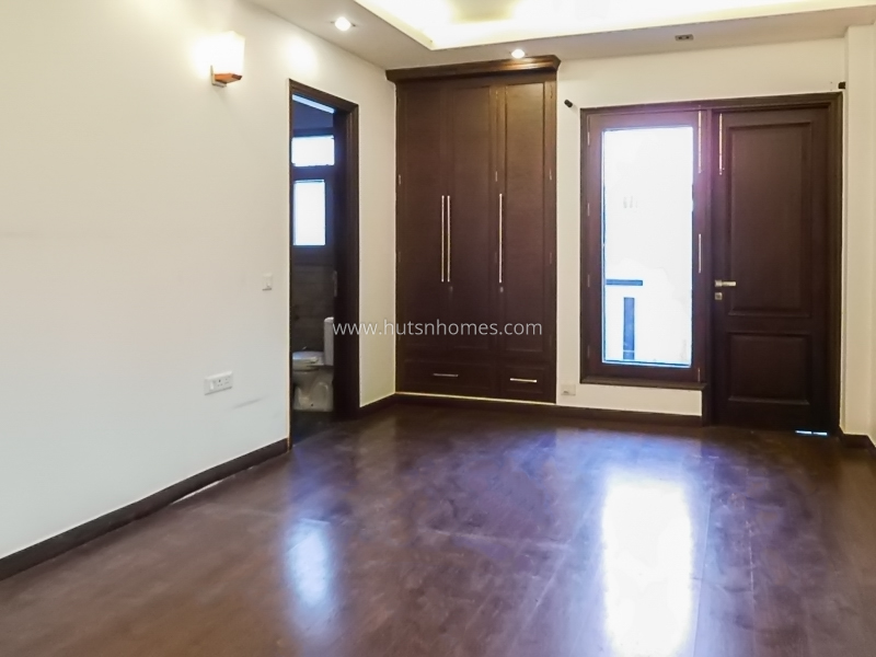 4 BHK Flat For Sale in New Friends Colony