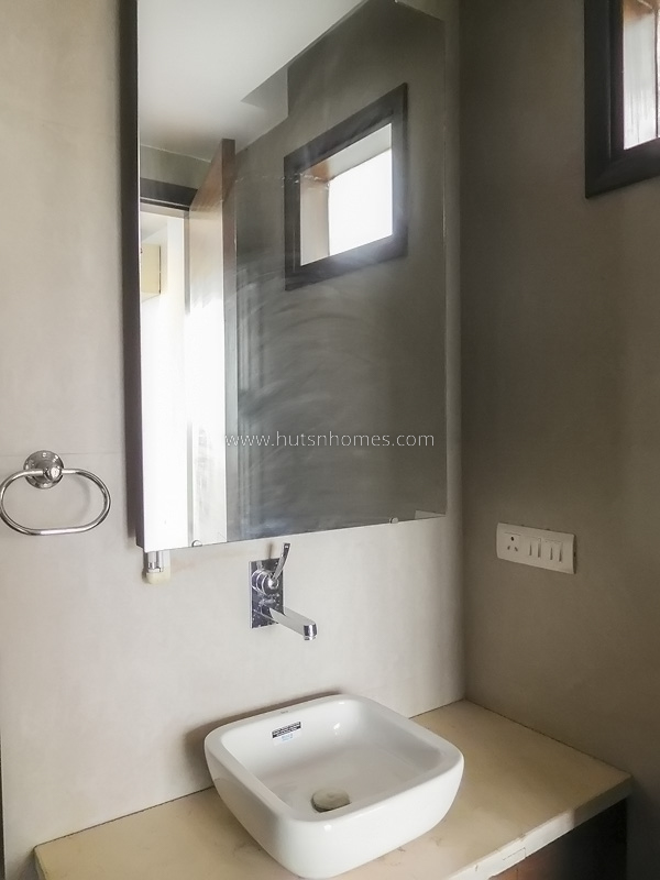 4 BHK Flat For Sale in New Friends Colony