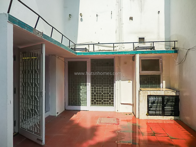 6 BHK House For Sale in Chanakyapuri