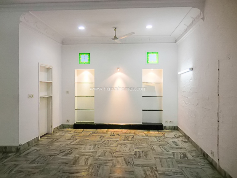 6 BHK House For Sale in Chanakyapuri