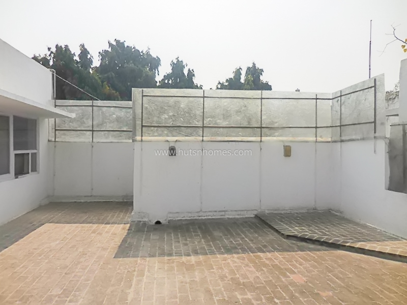 6 BHK House For Sale in Chanakyapuri