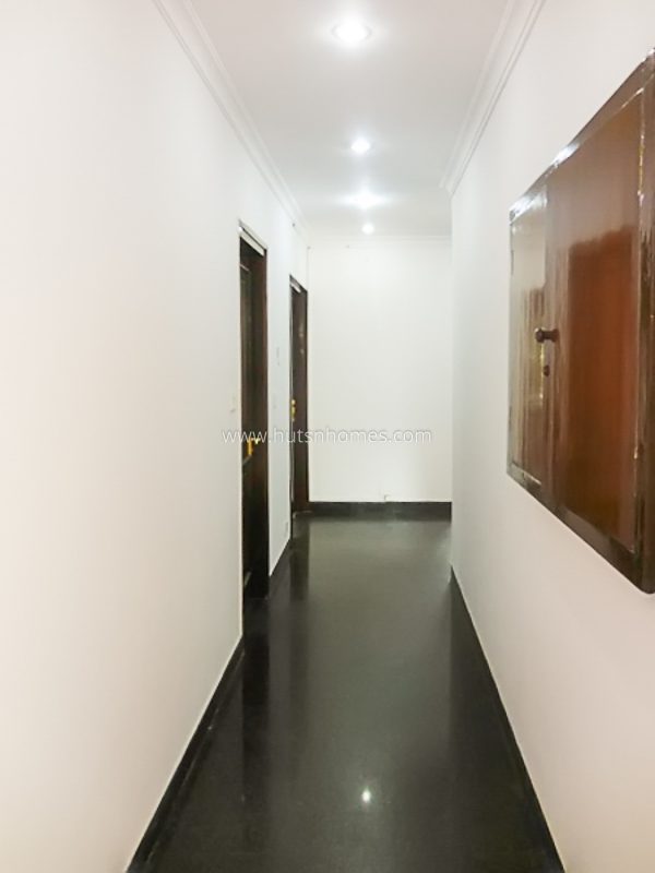 6 BHK House For Sale in Chanakyapuri