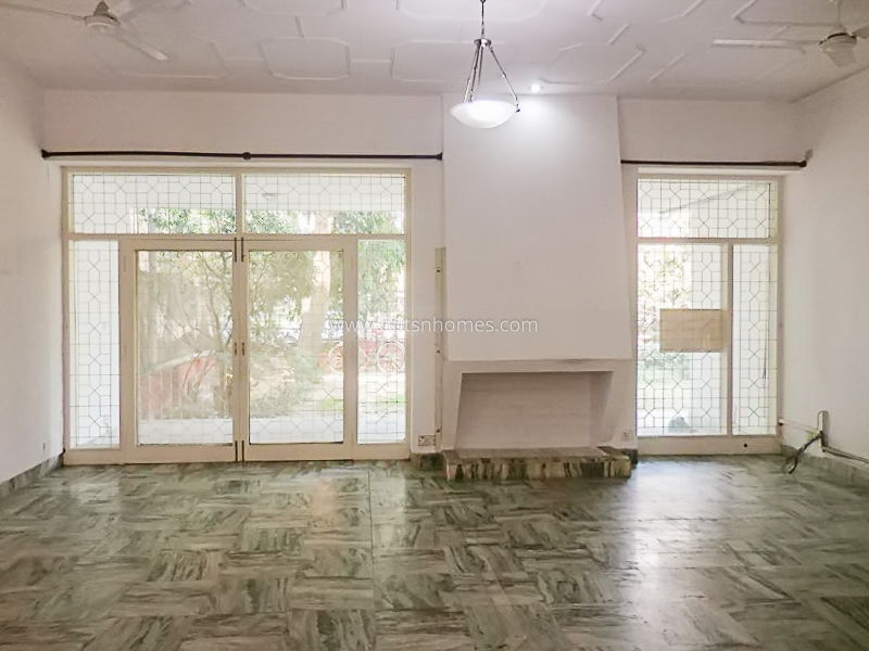 6 BHK House For Sale in Chanakyapuri