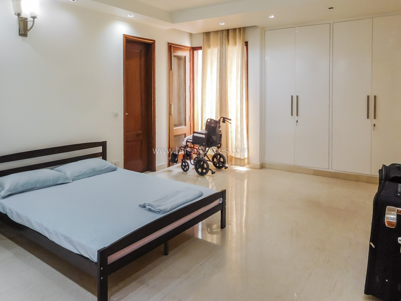 3 BHK Flat For Sale in Defence Colony