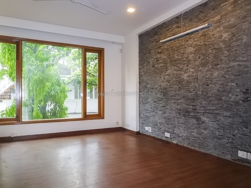 4 BHK Flat For Sale in Vasant Vihar