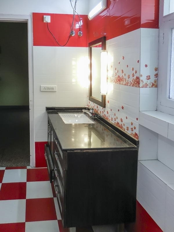 4 BHK House For Sale in Nizamuddin East