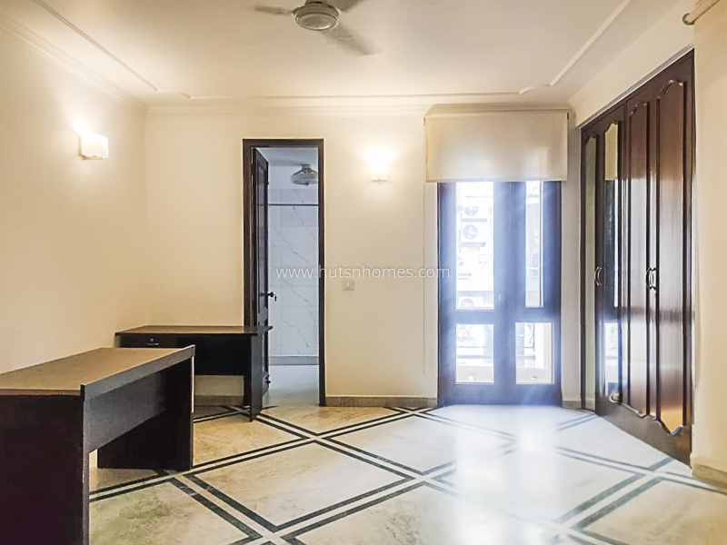 4 BHK Flat For Sale in Vasant Vihar