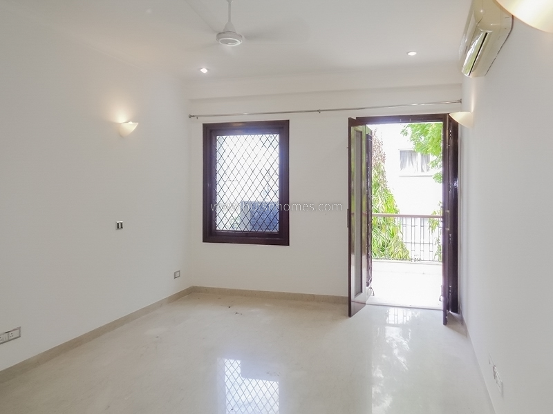 4 BHK Flat For Sale in Vasant Vihar