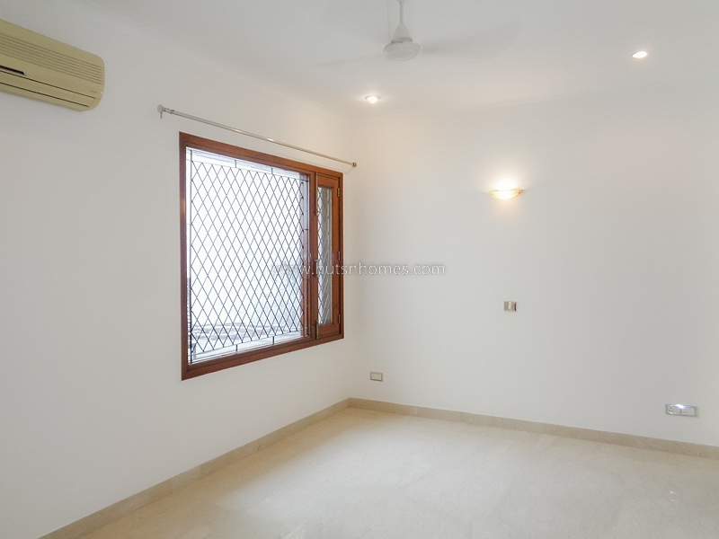 4 BHK Flat For Sale in Vasant Vihar