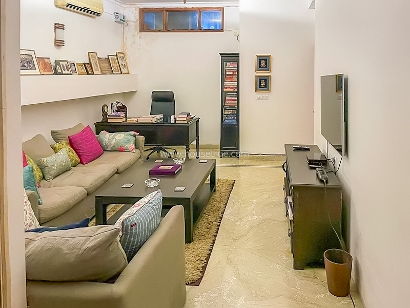 4 BHK Flat For Rent in Defence Colony