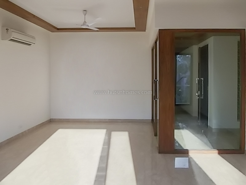 4 BHK Flat For Sale in New Friends Colony