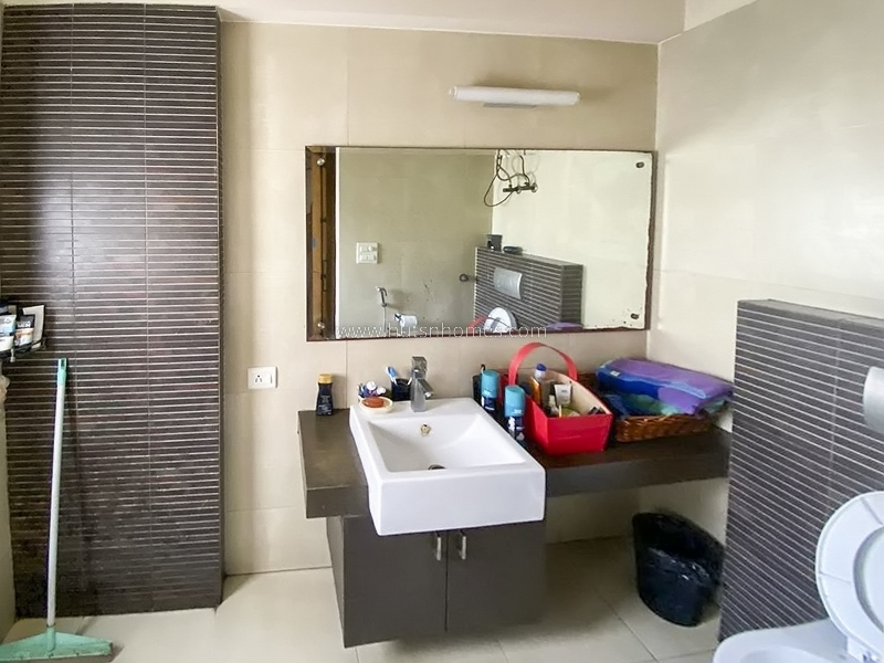 4 BHK Flat For Sale in Sukhdev Vihar